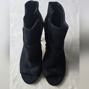 Black Heeled Boots with Sleek Design